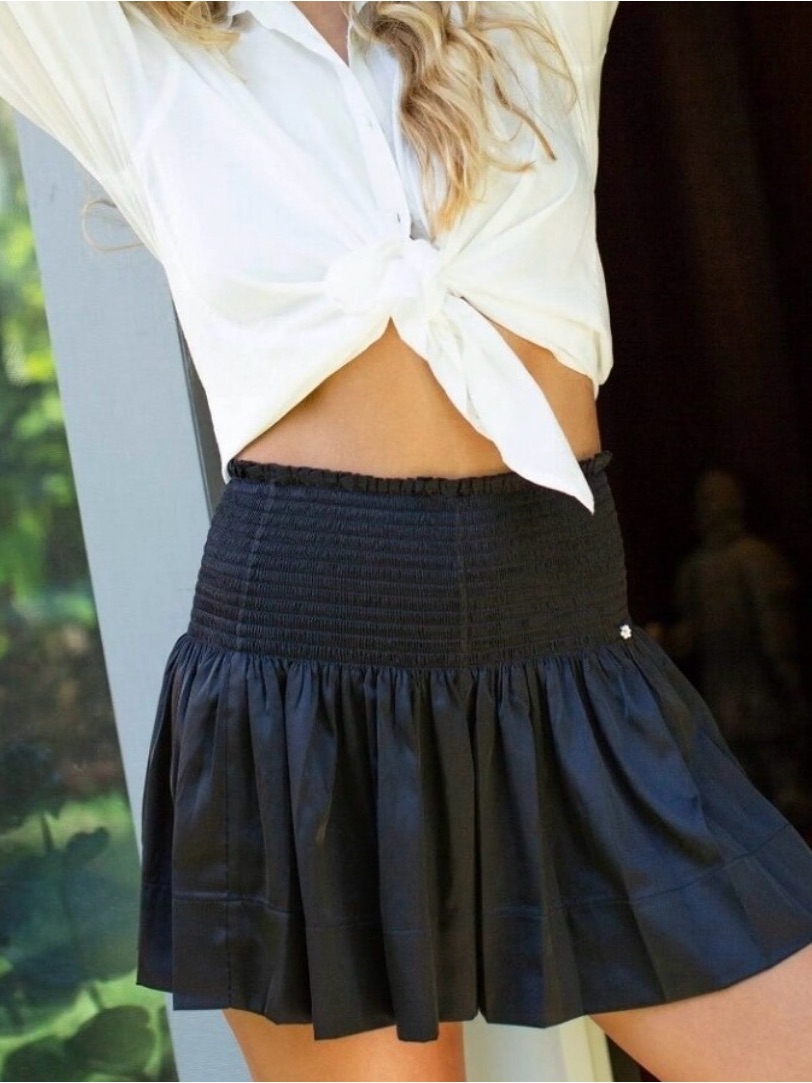 New Natural Life Skort Courtside Tennis Skirt Black Satin Smocked Daisy Small